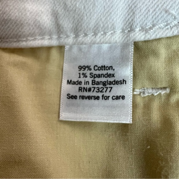 Nine West Women’s Bermuda Shorts Sz 8 White Frayed Hems Pockets Stretch - Picture 4 of 10